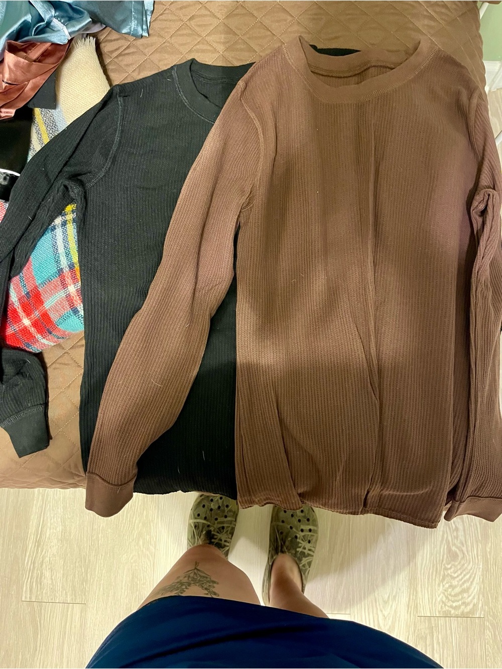 Fruit of the Loom Ribbed Crewneck Tees - Black & Brown